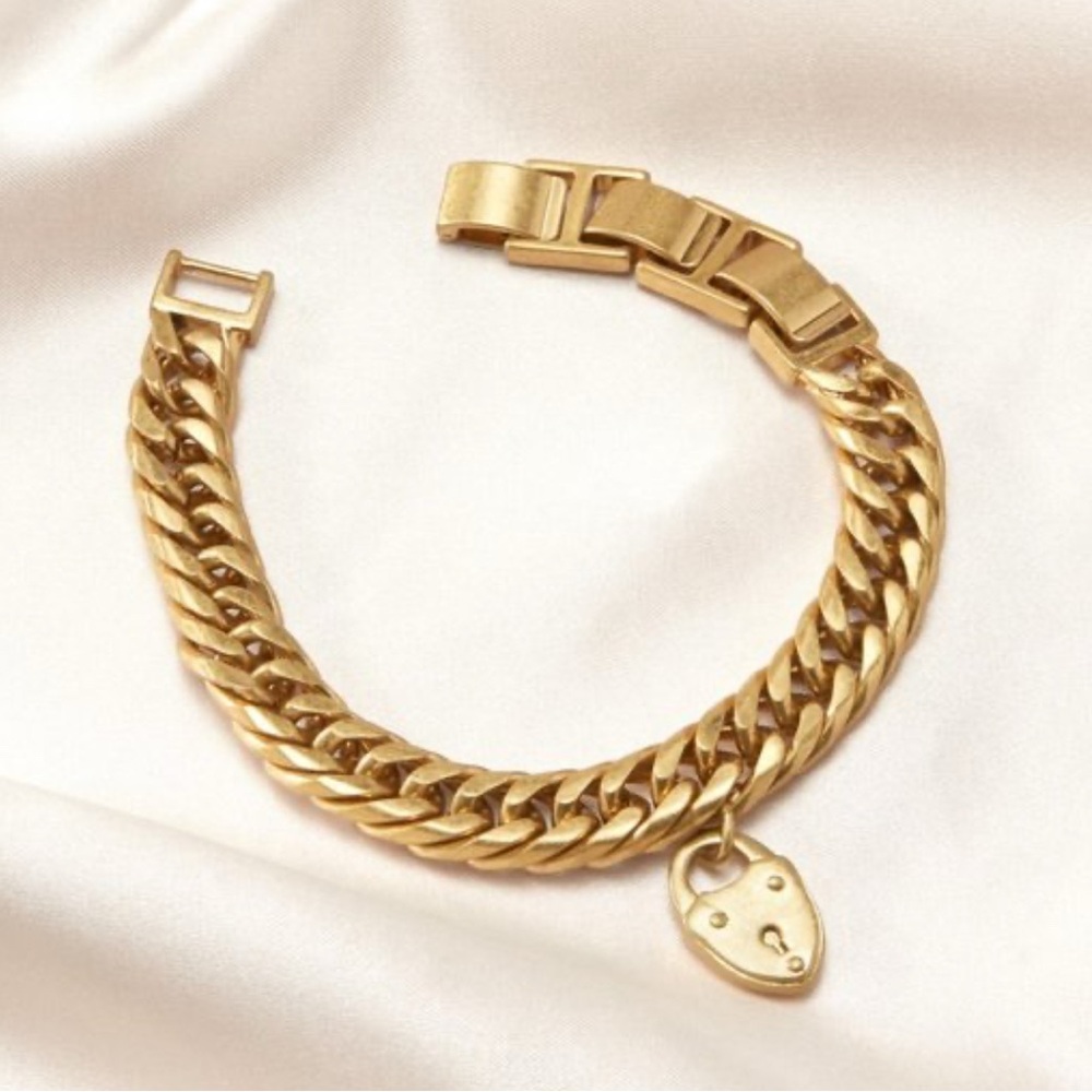 Stella & Dot Antique Gold Cuban Link Bracelet with Heart Charm ♥️